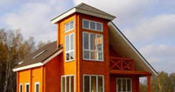 Чем и как красить деревянный дом?